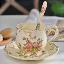Service à Café en Porcelaine Peinte à la Main - Tasse Rose et Soucoupe