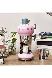 Expresso Rose ECF01PKEU : Élégance et Saveurs